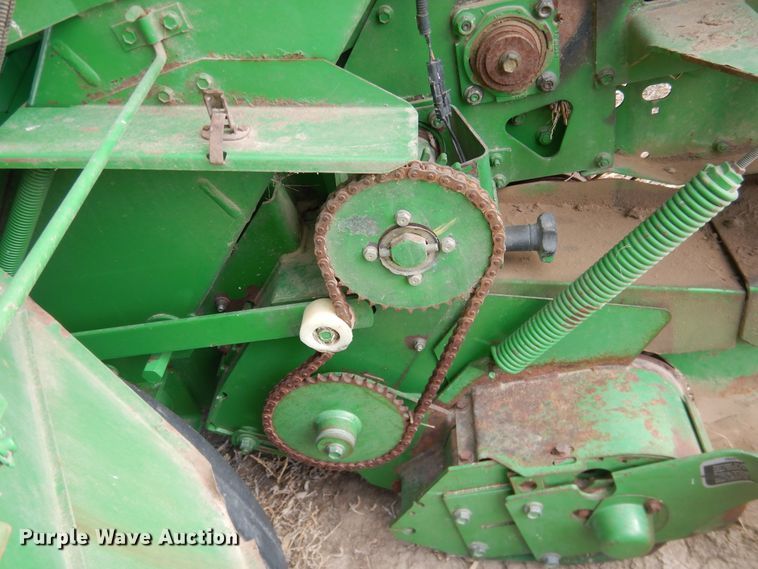 image for item DJ4954 2004 John Deere 567  round baler