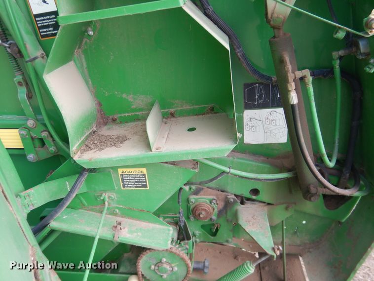 image for item DJ4954 2004 John Deere 567  round baler