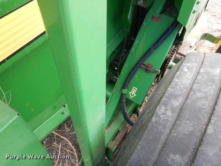 image for item DJ4954 2004 John Deere 567  round baler