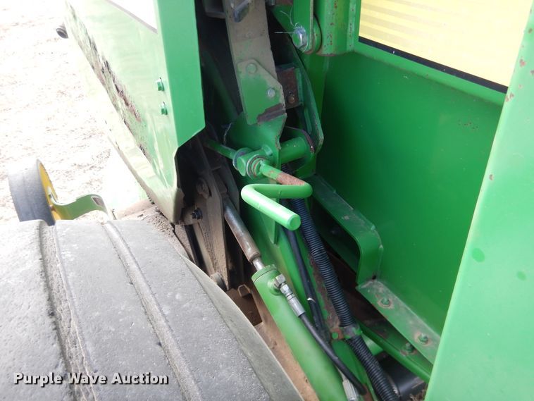 image for item DJ4954 2004 John Deere 567  round baler