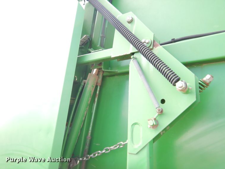 image for item DJ4954 2004 John Deere 567  round baler