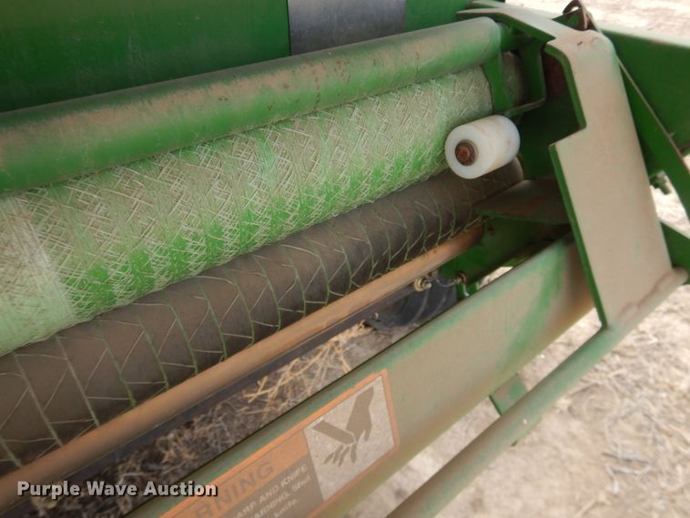 image for item DJ4954 2004 John Deere 567  round baler