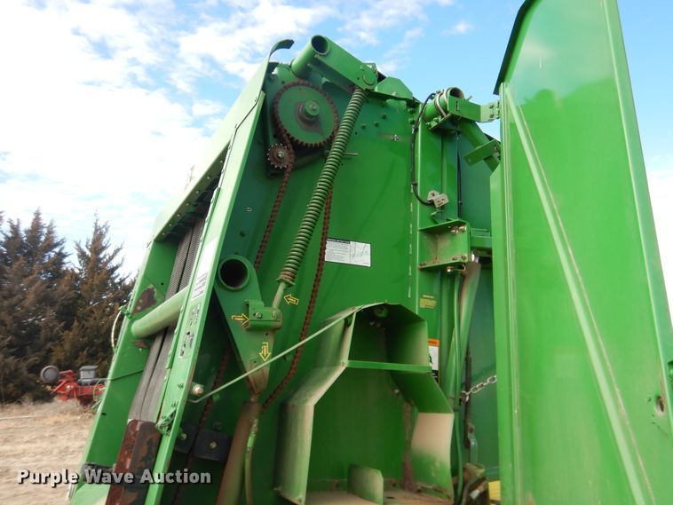 image for item DJ4954 2004 John Deere 567  round baler
