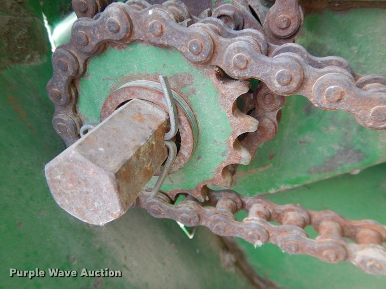 image for item DJ4954 2004 John Deere 567  round baler