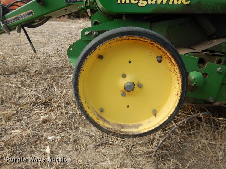 image for item DJ4954 2004 John Deere 567  round baler