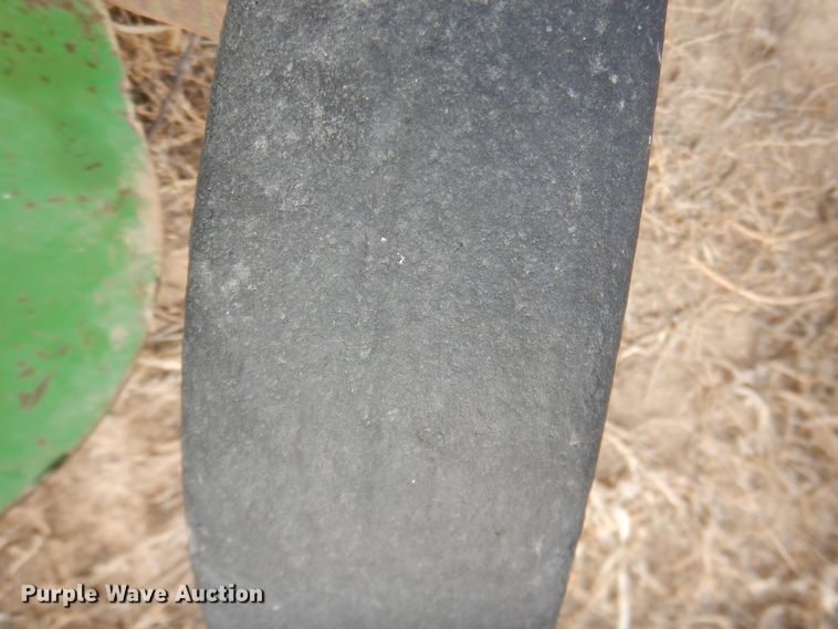 image for item DJ4954 2004 John Deere 567  round baler