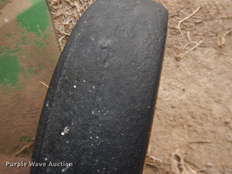 image for item DJ4954 2004 John Deere 567  round baler