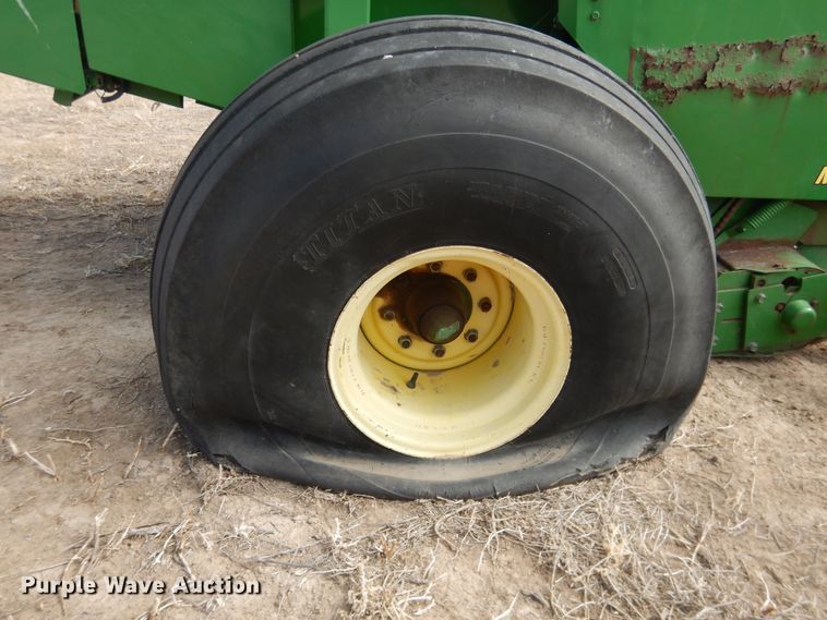 image for item DJ4954 2004 John Deere 567  round baler