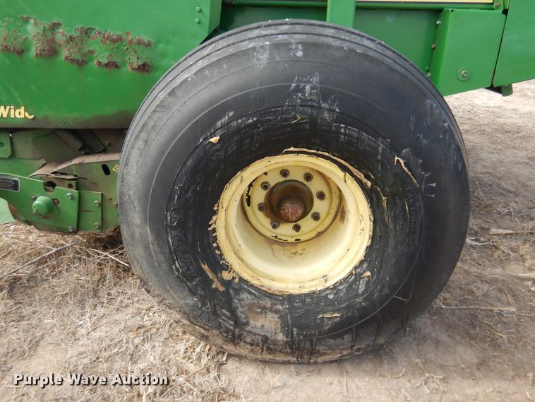 image for item DJ4954 2004 John Deere 567  round baler