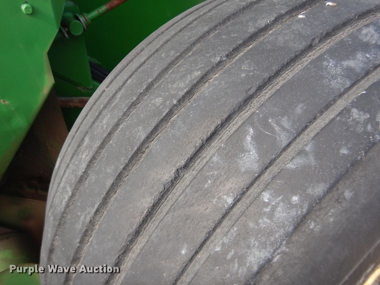 image for item DJ4954 2004 John Deere 567  round baler