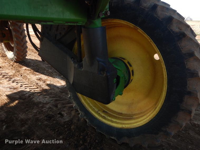 image for item DJ8250 2001 John Deere 4710  sprayer