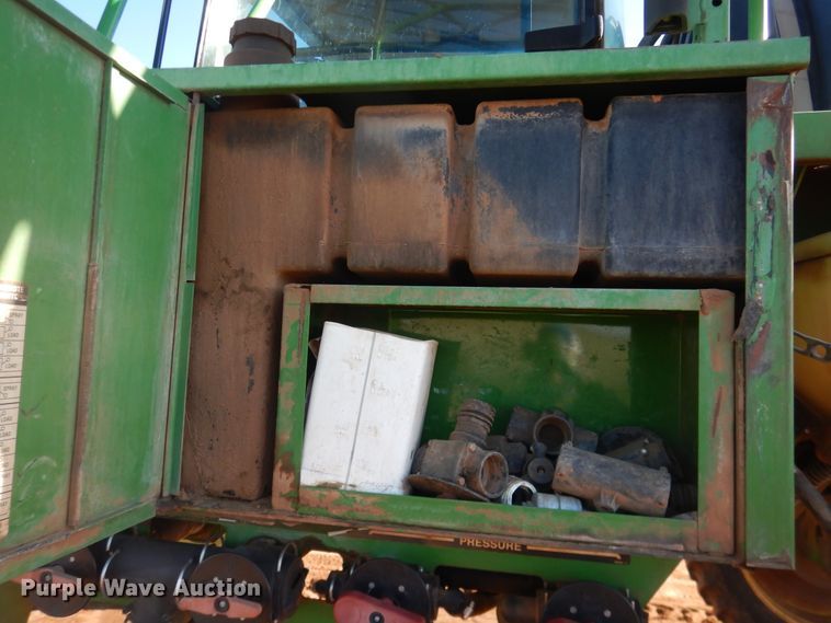 image for item DJ8250 2001 John Deere 4710  sprayer