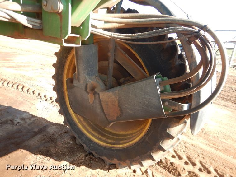 image for item DJ8250 2001 John Deere 4710  sprayer