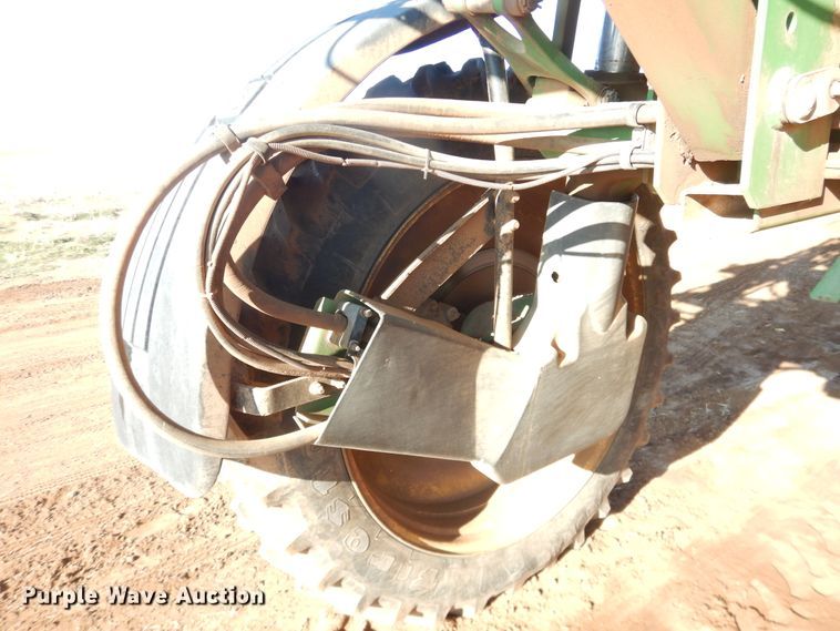 image for item DJ8250 2001 John Deere 4710  sprayer