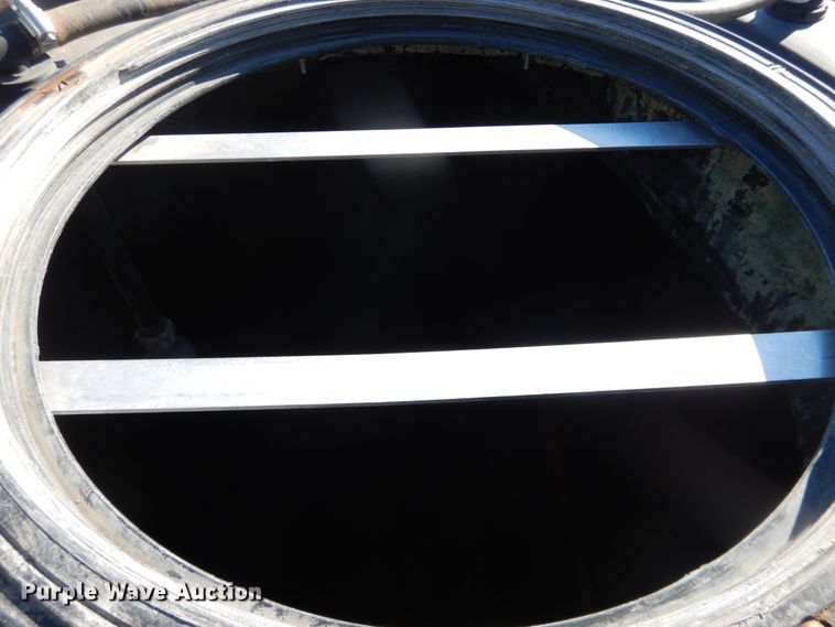 image for item DJ8250 2001 John Deere 4710  sprayer