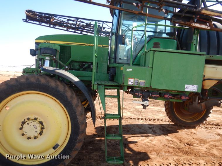 image for item DJ8250 2001 John Deere 4710  sprayer