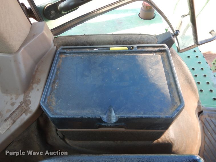 image for item DJ8250 2001 John Deere 4710  sprayer