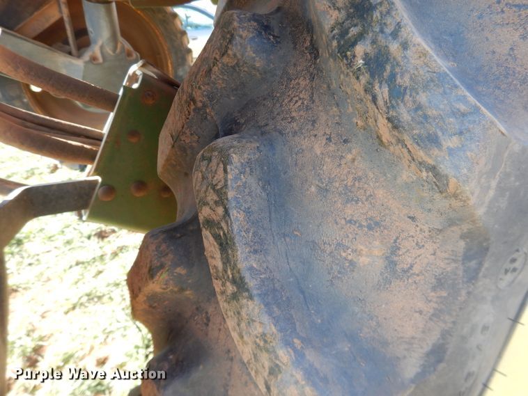 image for item DJ8250 2001 John Deere 4710  sprayer