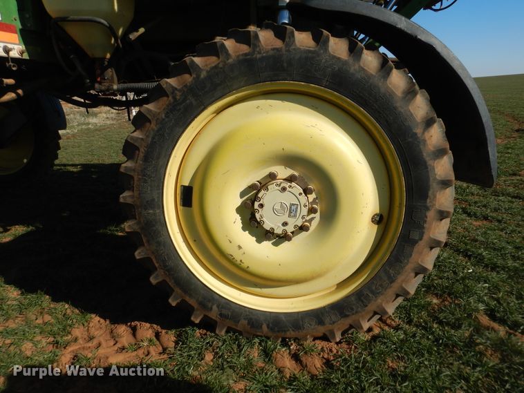 image for item DJ8250 2001 John Deere 4710  sprayer