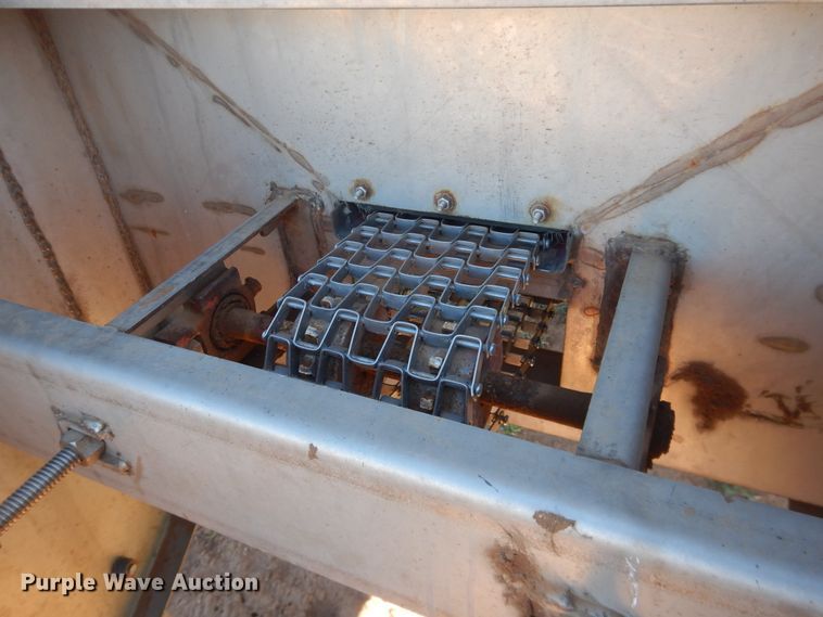 image for item DJ8252 Newton Crouch 48 Crop Maker spreader