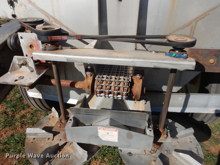 image for item DJ8252 Newton Crouch 48 Crop Maker spreader