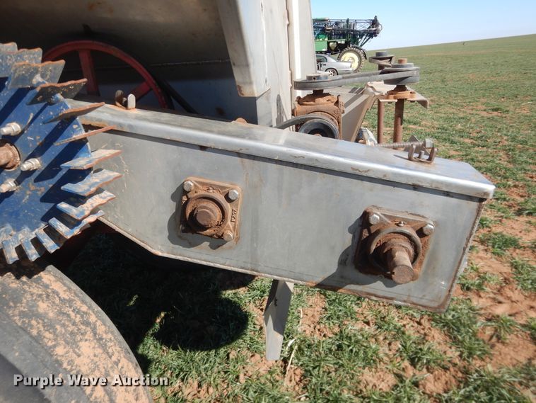 image for item DJ8253 Newton Crouch 48 Crop Maker spreader