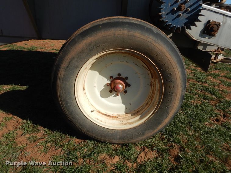 image for item DJ8253 Newton Crouch 48 Crop Maker spreader