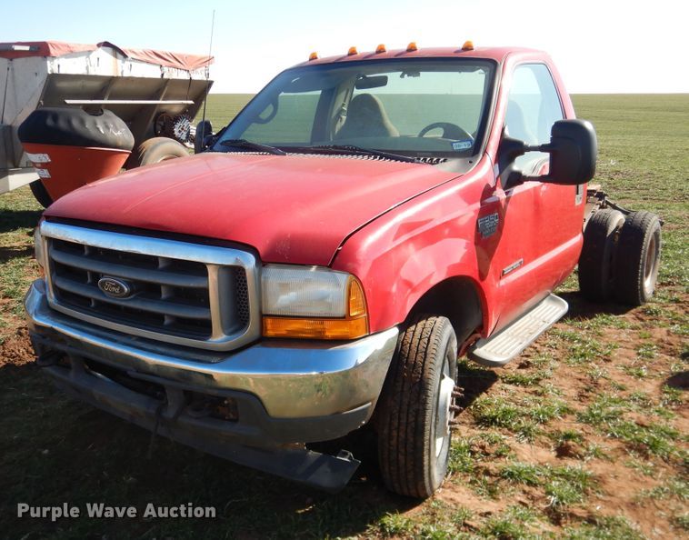 image for item DJ8255 2001 Ford F350 Super Duty  pickup truck cab and chassis