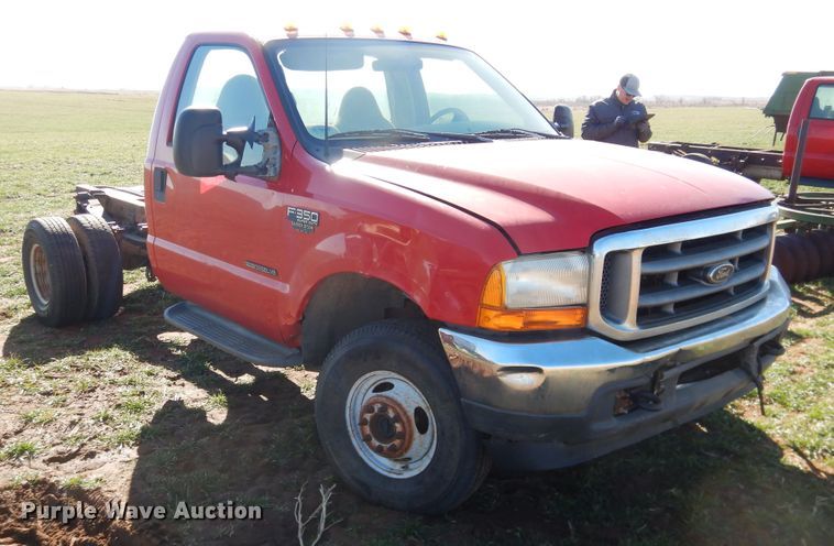 image for item DJ8255 2001 Ford F350 Super Duty  pickup truck cab and chassis