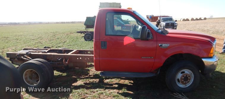 image for item DJ8255 2001 Ford F350 Super Duty  pickup truck cab and chassis