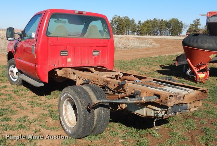 image for item DJ8255 2001 Ford F350 Super Duty  pickup truck cab and chassis