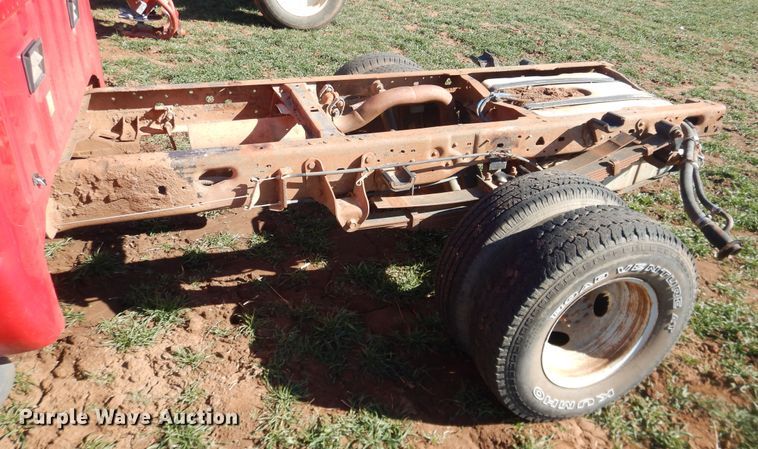 image for item DJ8255 2001 Ford F350 Super Duty  pickup truck cab and chassis