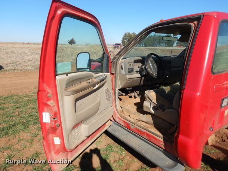 image for item DJ8255 2001 Ford F350 Super Duty  pickup truck cab and chassis