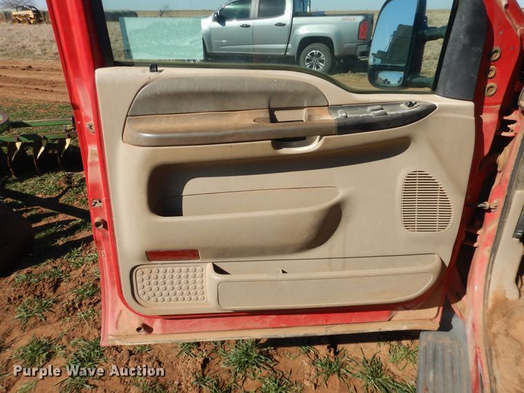 image for item DJ8255 2001 Ford F350 Super Duty  pickup truck cab and chassis