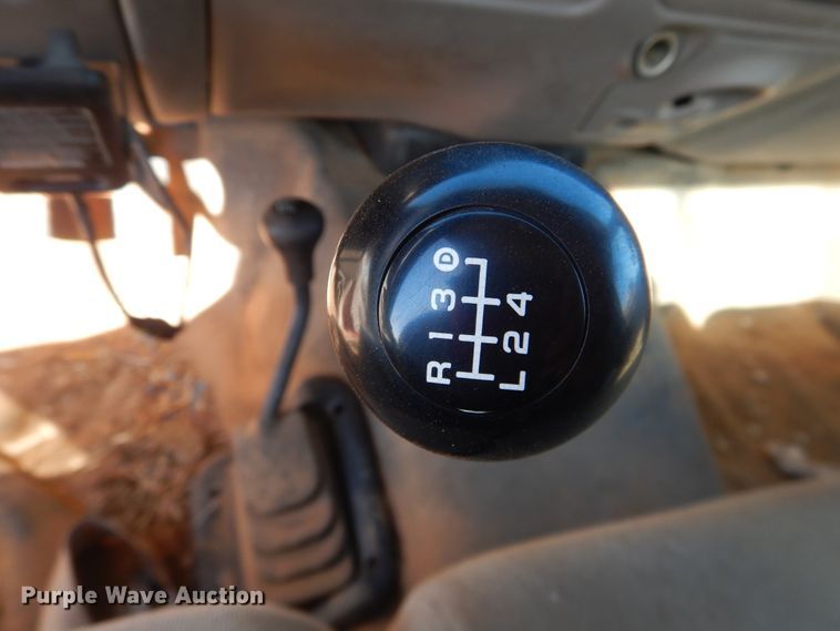 image for item DJ8255 2001 Ford F350 Super Duty  pickup truck cab and chassis