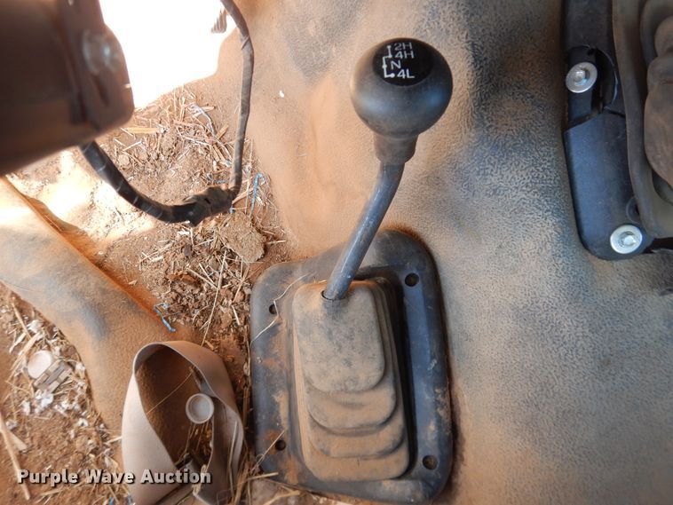 image for item DJ8255 2001 Ford F350 Super Duty  pickup truck cab and chassis