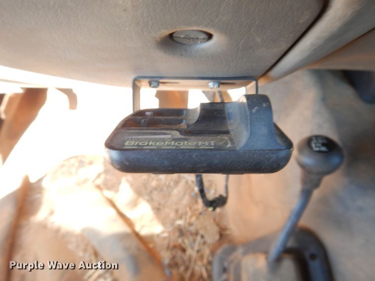 image for item DJ8255 2001 Ford F350 Super Duty  pickup truck cab and chassis