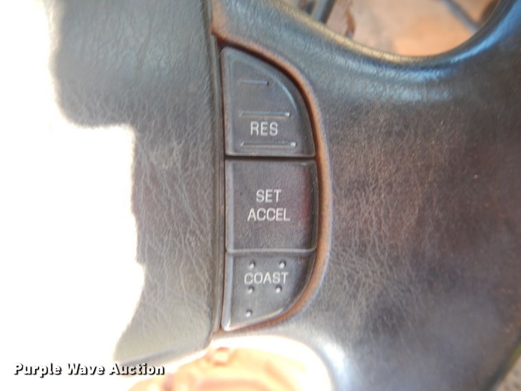 image for item DJ8255 2001 Ford F350 Super Duty  pickup truck cab and chassis