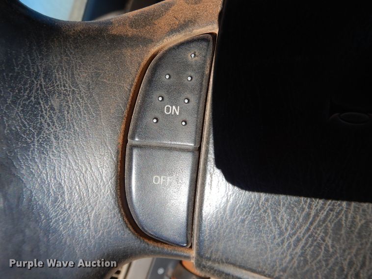 image for item DJ8255 2001 Ford F350 Super Duty  pickup truck cab and chassis