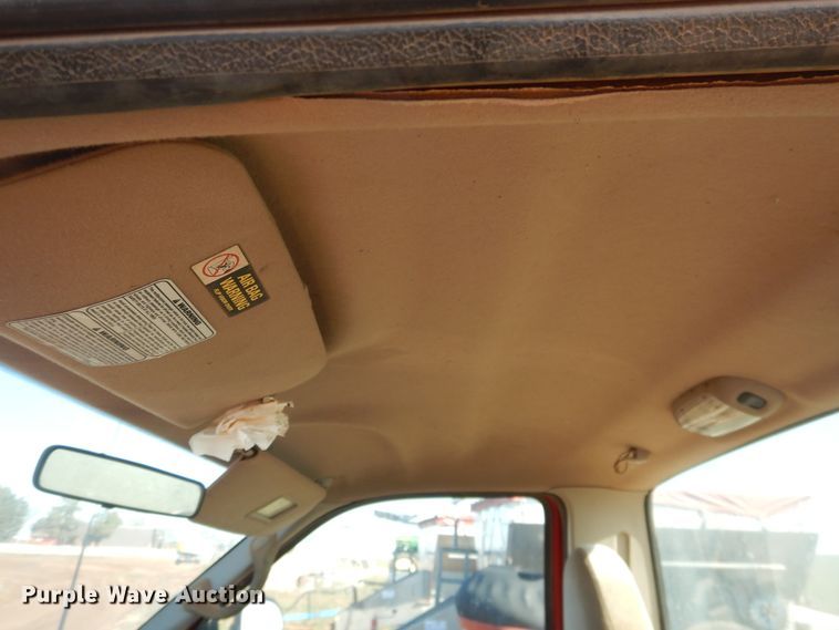 image for item DJ8255 2001 Ford F350 Super Duty  pickup truck cab and chassis