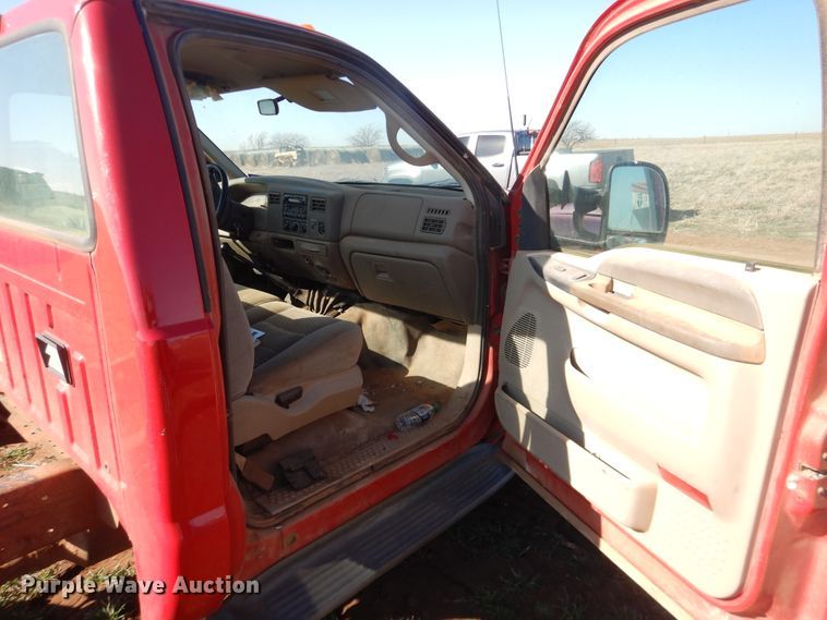 image for item DJ8255 2001 Ford F350 Super Duty  pickup truck cab and chassis