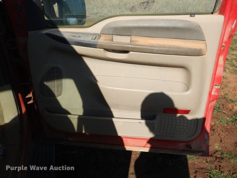 image for item DJ8255 2001 Ford F350 Super Duty  pickup truck cab and chassis