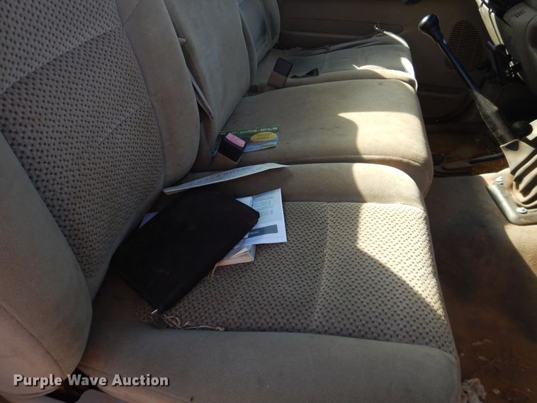 image for item DJ8255 2001 Ford F350 Super Duty  pickup truck cab and chassis