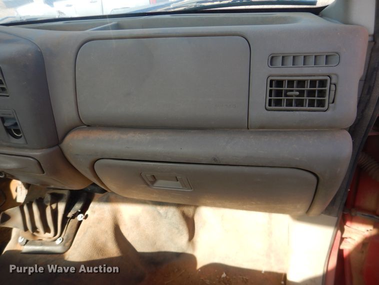 image for item DJ8255 2001 Ford F350 Super Duty  pickup truck cab and chassis