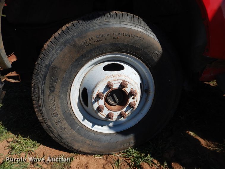 image for item DJ8255 2001 Ford F350 Super Duty  pickup truck cab and chassis