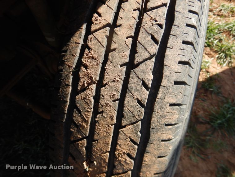 image for item DJ8255 2001 Ford F350 Super Duty  pickup truck cab and chassis