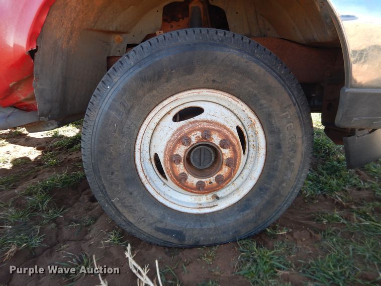 image for item DJ8255 2001 Ford F350 Super Duty  pickup truck cab and chassis