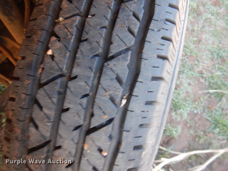 image for item DJ8255 2001 Ford F350 Super Duty  pickup truck cab and chassis