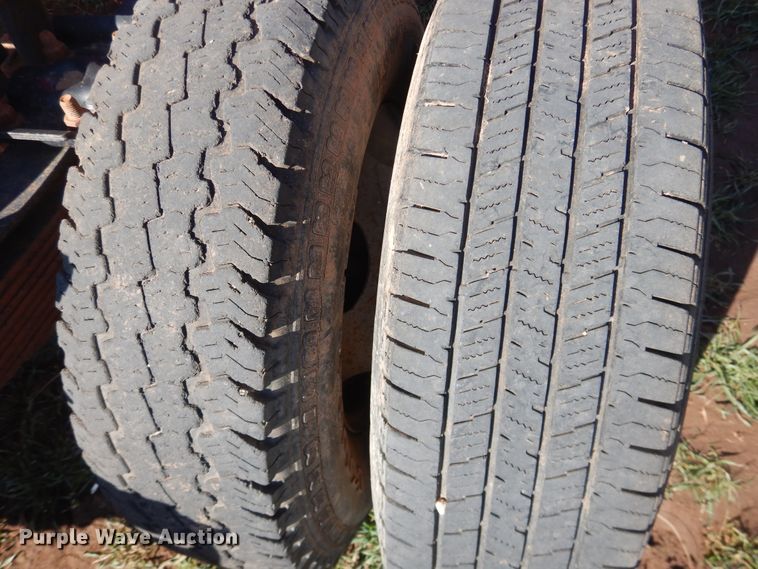 image for item DJ8255 2001 Ford F350 Super Duty  pickup truck cab and chassis