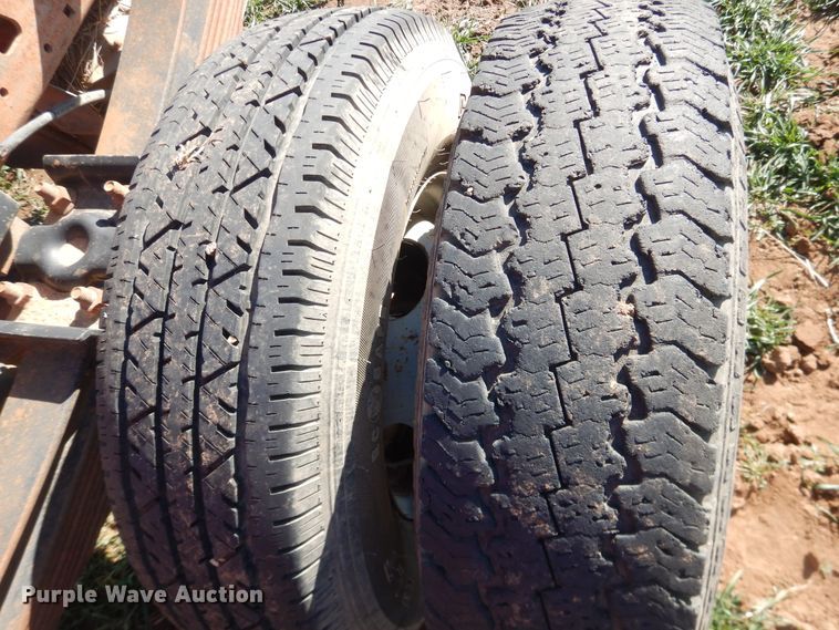 image for item DJ8255 2001 Ford F350 Super Duty  pickup truck cab and chassis